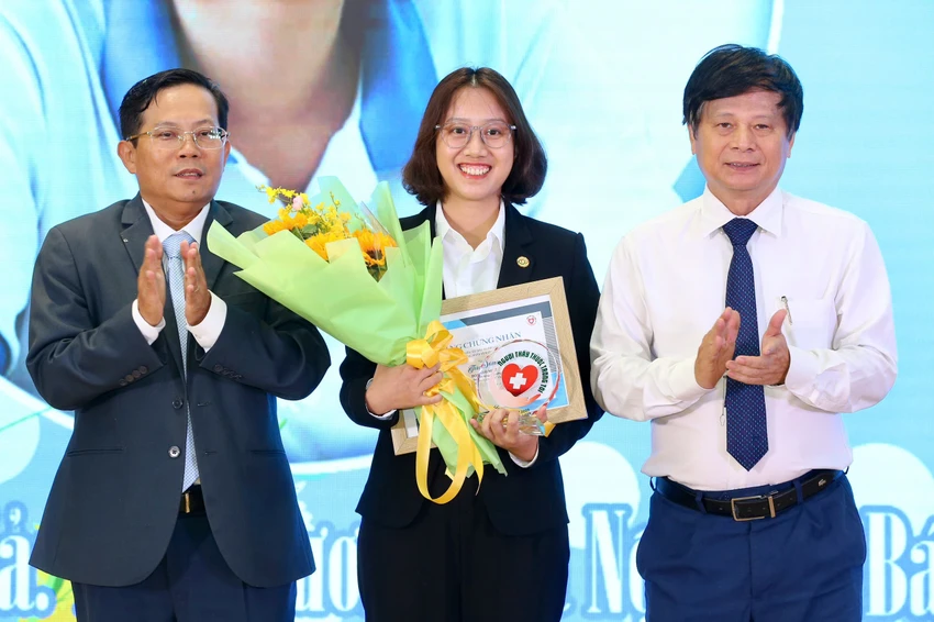 nguoi-thay-thuoc-trong-toi3.jpg