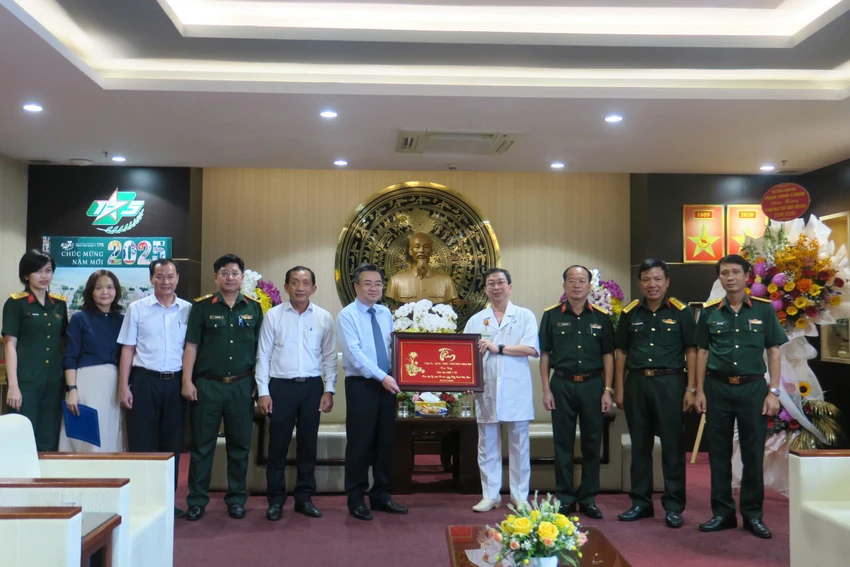 ông Nguyễn Thanh Nghị thăm Bệnh viện Quân y 175