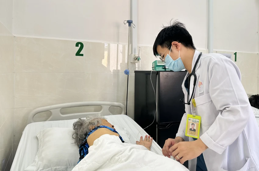 bệnh nhân nhiễm giun lươn
