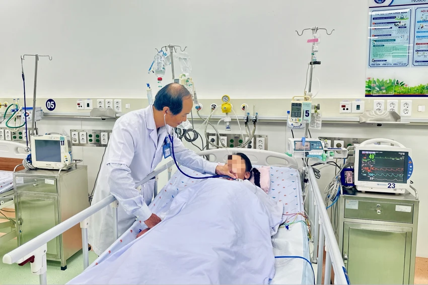 Bệnh nhi điều trị sốt xuất huyết