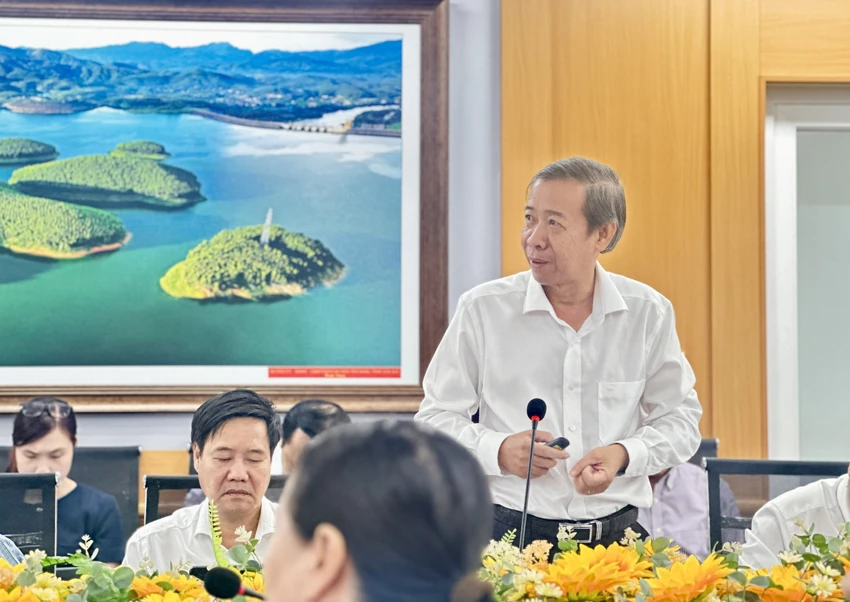 nguoi-cao-tuoi0.jpg