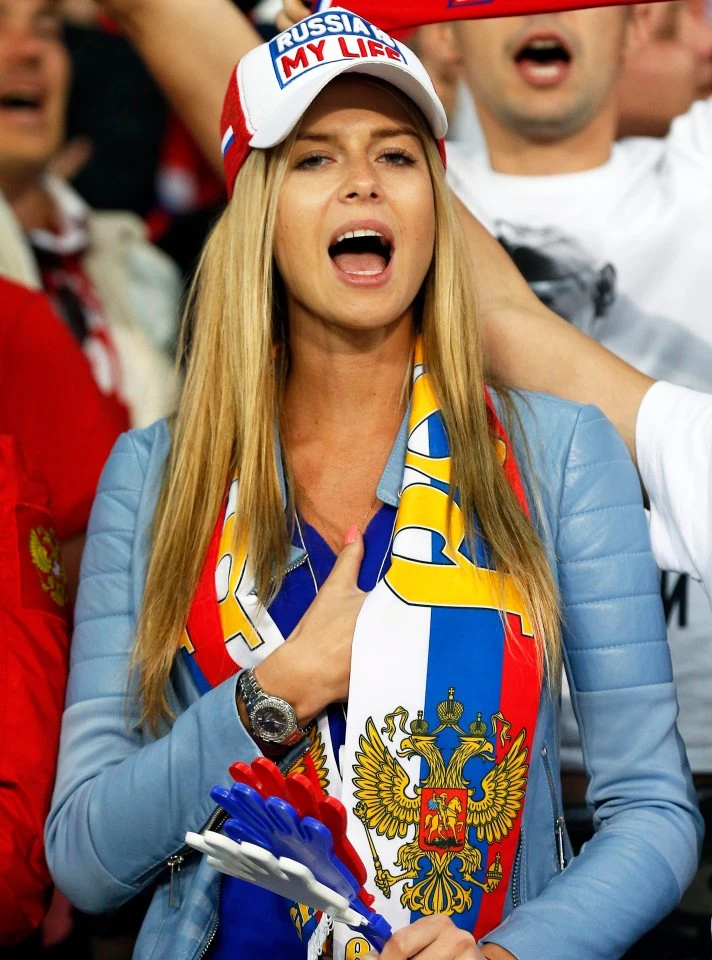 Những bóng hồng đốt cháy khán đài Euro 2016 ảnh 4 Những bóng hồng đốt cháy khán đài Euro 2016 ảnh 4