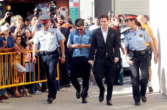 Messi và gia đình tỏ ra bất mãn với CLB Barca