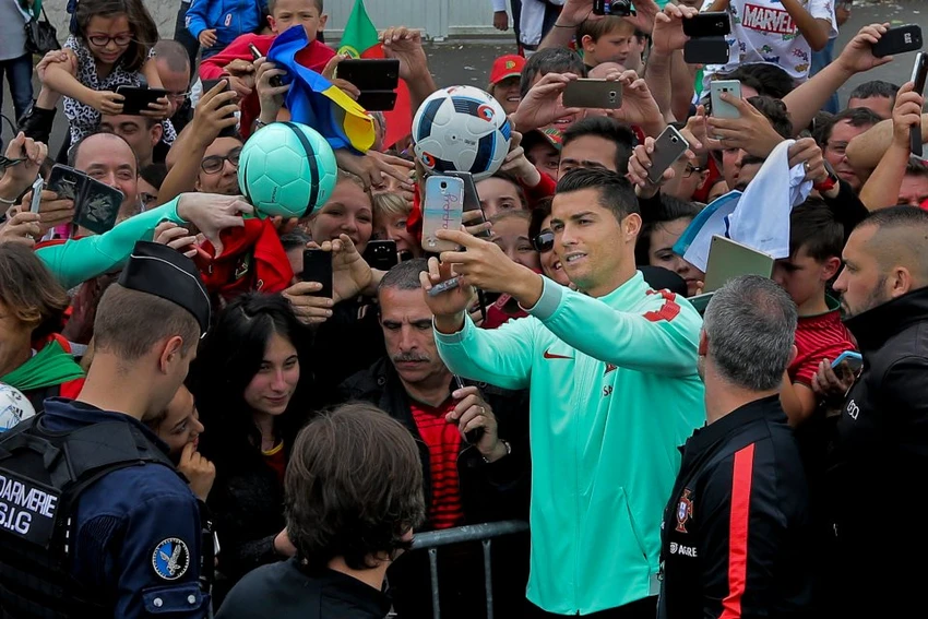 Ronaldo lại xuất hiện và 'ghi bàn' ảnh 1 Ronaldo lại xuất hiện và 'ghi bàn' ảnh 1