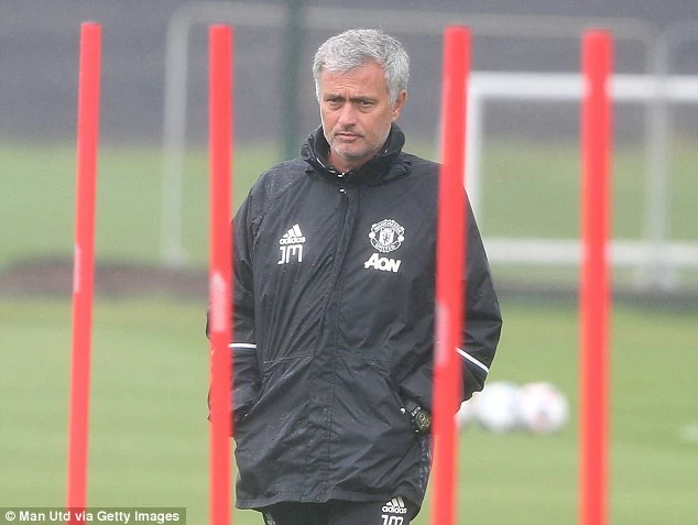 Bastian Schweinsteiger và đoạn kết bi thảm ở M.U ảnh 4 Với sức ép từ cái tên và thành tích M.U, Jose Mourinho buộc phải quyết định thanh lý Schweinsteiger