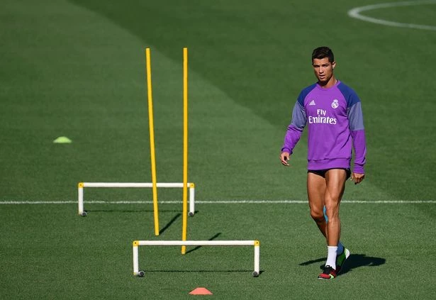 Ronaldo chuẩn bị ký hợp đồng mới với Real