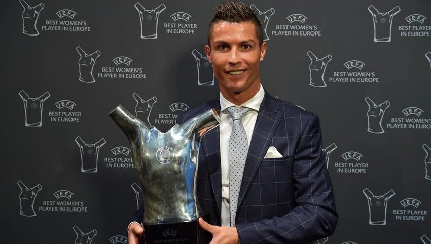 Ronaldo được vinh danh là 'Cầu thủ xuất sắc nhất châu Âu' ảnh 2 Ronaldo được vinh danh là 'Cầu thủ xuất sắc nhất châu Âu' ảnh 2
