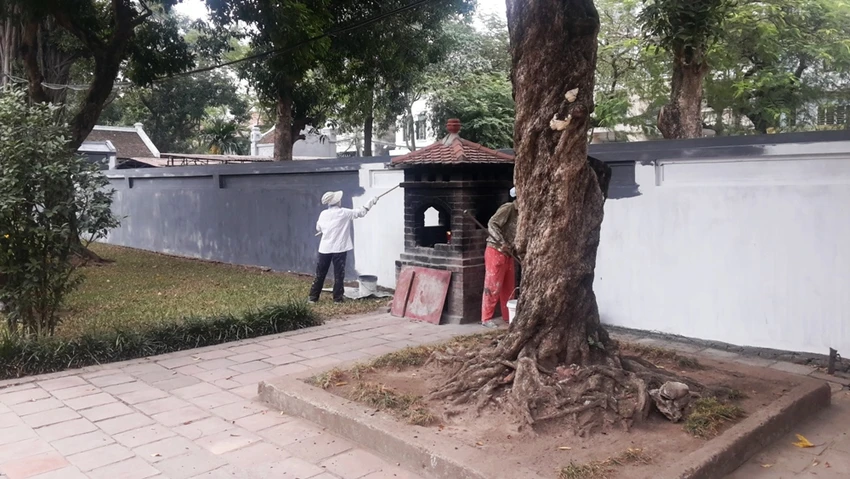 Văn miếu bị làm mới: Chỉ quét vôi chứ không quét sơn ảnh 1 Văn miếu bị làm mới: Chỉ quét vôi chứ không quét sơn ảnh 1