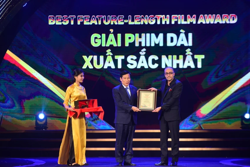 Nữ diễn viên 'Nhắm mắt thấy mùa hè' giành giải cao ảnh 5