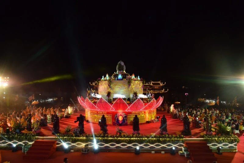 Đại lễ Phật đản Vesak: Linh thiêng đêm nguyện cầu ảnh 3 Đại lễ Phật đản Vesak: Linh thiêng đêm nguyện cầu ảnh 3