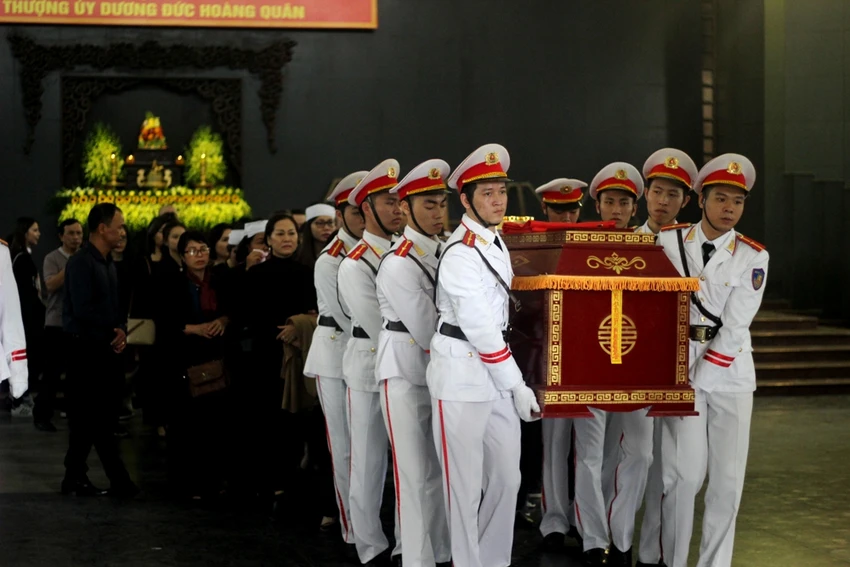 Hình ảnh xúc động trong tang lễ 3 công an hy sinh ở Đồng Tâm ảnh 4 Hình ảnh xúc động trong tang lễ 3 công an hy sinh ở Đồng Tâm ảnh 4