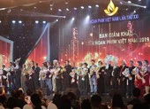 Ngắm các diễn viên trải bước trên thảm đỏ LHP tại Vũng Tàu