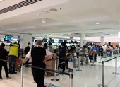 Hơn 340 công dân Việt Nam về nước tại sân bay Tân Sơn Nhất