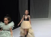 Hơn 350 mẫu nhí trên sàn diễn Vietnam Junior Fashion Week