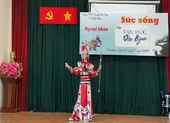 Nam sinh gây bất ngờ khi hát cải lương trong chuyên đề Ngữ văn