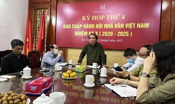 Chủ tịch Nguyễn Quang Thiều phát biểu khai mạc kỳ họp lần thứ 4 Ban Chấp hành Hội Nhà văn Việt Nam khóa X nhiệm kỳ 2020-2025. Ảnh: Vanvn Chủ tịch Nguyễn Quang Thiều phát biểu khai mạc kỳ họp lần thứ 4 Ban Chấp hành Hội Nhà văn Việt Nam khóa X nhiệm kỳ 2020-2025. Ảnh: Vanvn