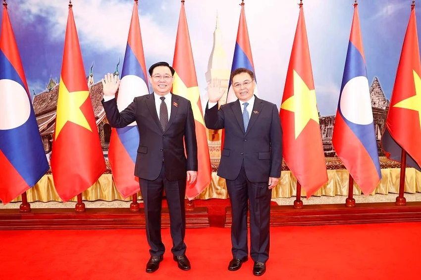 Chủ tịch Quốc hội Vương Đình Huệ và Chủ tịch Quốc hội Lào Saysomphone Phomvihan. Ảnh: DOÃN TẤN Chủ tịch Quốc hội Vương Đình Huệ và Chủ tịch Quốc hội Lào Saysomphone Phomvihan. Ảnh: DOÃN TẤN