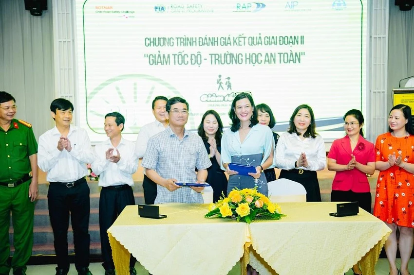 Lễ ký kết giai đoạn II mở rộng - Dự án Giảm tốc độ - Trường học an toàn. Ảnh: VT