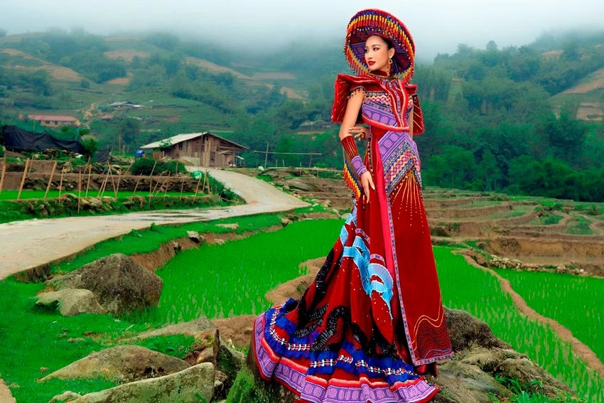 Đoàn Hồng Trang trong bộ trang phục dân tộc. Ảnh: Vũ Đình Hải- Hoàng Phúc Đoàn Hồng Trang trong bộ trang phục dân tộc. Ảnh: Vũ Đình Hải- Hoàng Phúc