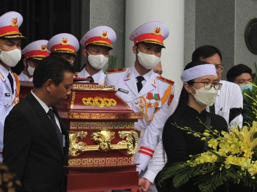 Cụ Tạ Quang Chiến được hỏa táng tại Đài Hóa thân Hoàn Vũ Văn Điển (Hà Nội), an táng tại Nghĩa trang Gò Sở (Thanh Trì, Hà Nội). Cụ Tạ Quang Chiến được hỏa táng tại Đài Hóa thân Hoàn Vũ Văn Điển (Hà Nội), an táng tại Nghĩa trang Gò Sở (Thanh Trì, Hà Nội).