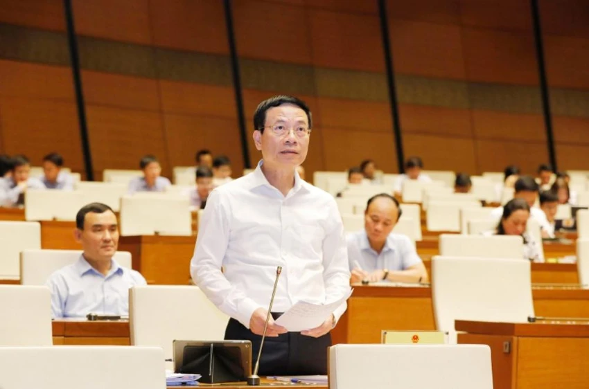 Bộ trưởng Bộ TT&TT Nguyễn Mạnh Hùng tham gia giải trình tại phiên chất vấn và trả lời chất vấn. Ảnh: HỒ LONG Bộ trưởng Bộ TT&TT Nguyễn Mạnh Hùng tham gia giải trình tại phiên chất vấn và trả lời chất vấn. Ảnh: HỒ LONG