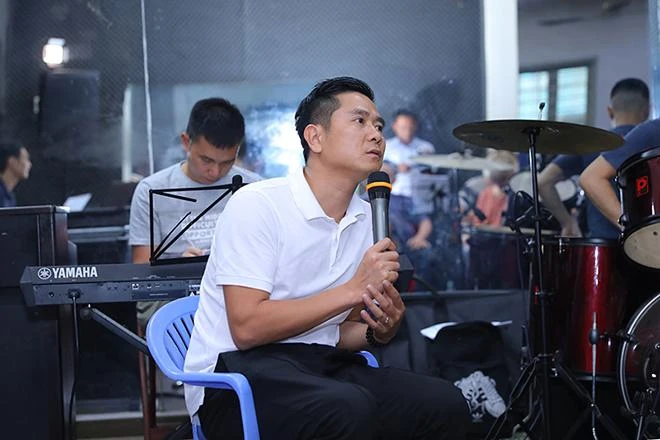 Nhạc sĩ Hồ Hoài Anh. Nhạc sĩ Hồ Hoài Anh.
