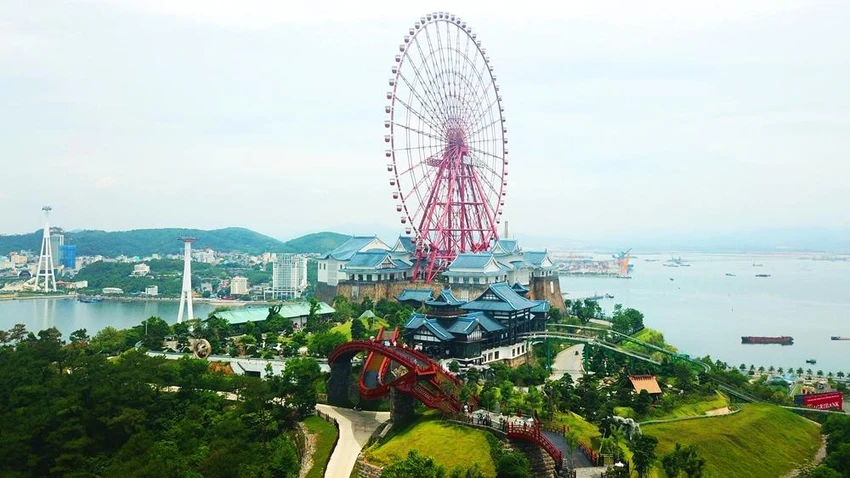 Vòng quay Sun Wheel Sun World Halong Complex Quảng Ninh. Vòng quay Sun Wheel Sun World Halong Complex Quảng Ninh.