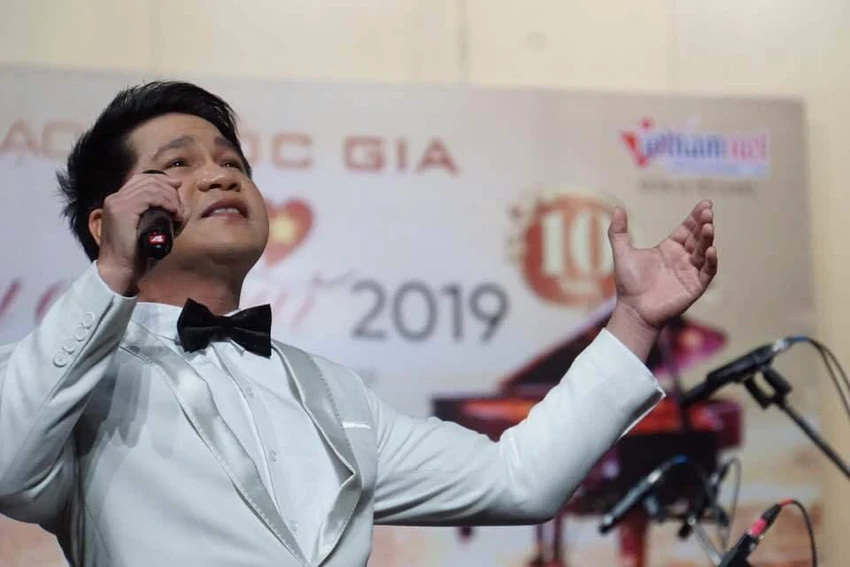 Ca sĩ Trọng Tấn biểu diễn trong chương trình Hòa nhạc quốc gia 'Điều còn mãi' năm 2019. Ảnh: PHONG DOANH. Ca sĩ Trọng Tấn biểu diễn trong chương trình Hòa nhạc quốc gia 'Điều còn mãi' năm 2019. Ảnh: PHONG DOANH.