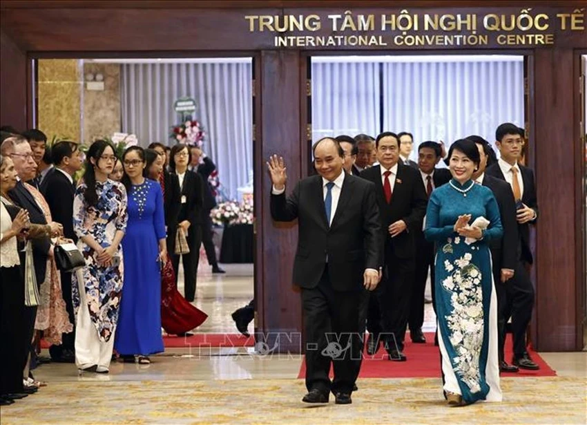Chủ tịch nước Nguyễn Xuân Phúc và Phu nhân đến dự Lễ kỷ niệm. Ảnh: TTXVN Chủ tịch nước Nguyễn Xuân Phúc và Phu nhân đến dự Lễ kỷ niệm. Ảnh: TTXVN