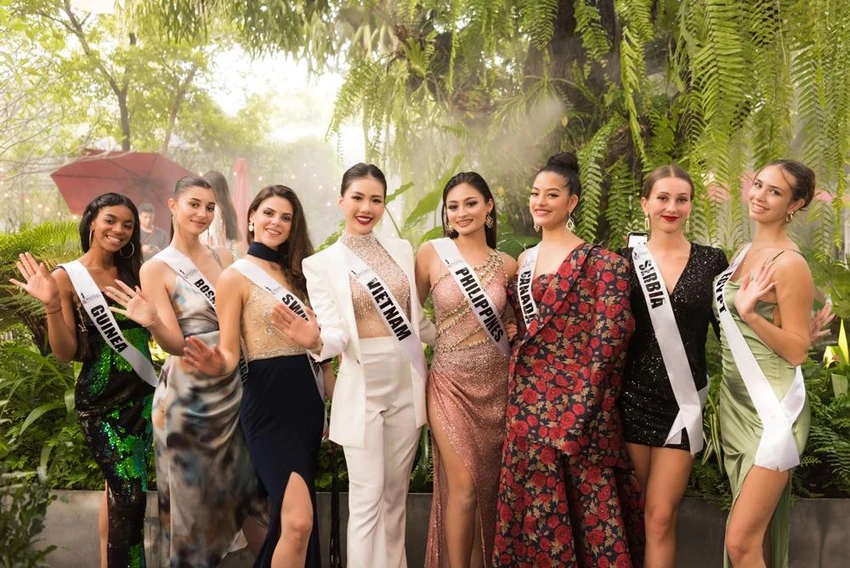 Bùi Quỳnh Hoa và các thí sinh đến từ nhiều quốc gia. Ảnh: HUY TRẦN Bùi Quỳnh Hoa và các thí sinh đến từ nhiều quốc gia. Ảnh: HUY TRẦN