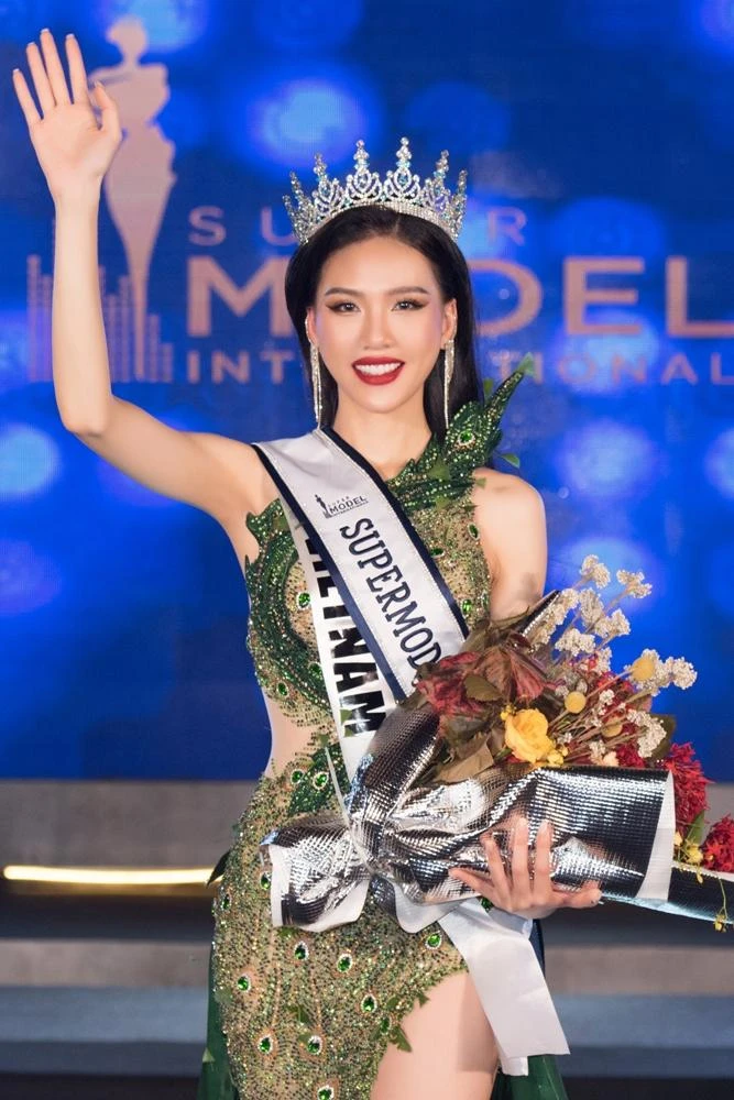 Bùi Quỳnh Hoa khi đăng quang. Ảnh: HUY TRẦN Bùi Quỳnh Hoa khi đăng quang. Ảnh: HUY TRẦN