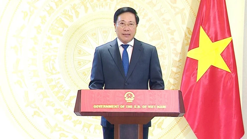 Phó Thủ tướng Thường trực Chính phủ Phạm Bình Minh dự và phát biểu tại Lễ khai mạc Hội chợ. Ảnh: NG Phó Thủ tướng Thường trực Chính phủ Phạm Bình Minh dự và phát biểu tại Lễ khai mạc Hội chợ. Ảnh: NG