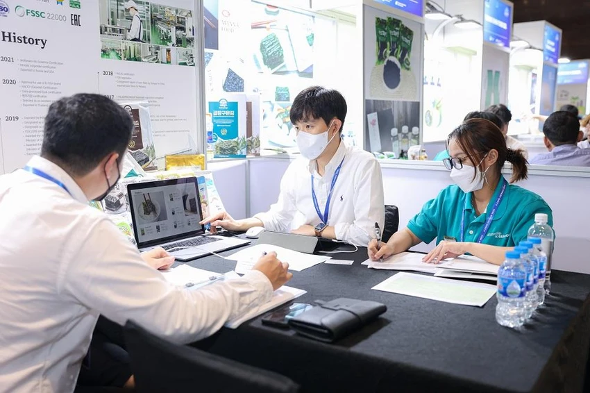 Triển lãm còn có buổi gặp gỡ và giao lưu dành cho các doanh nghiệp xuất khẩu. Ảnh: VT Triển lãm còn có buổi gặp gỡ và giao lưu dành cho các doanh nghiệp xuất khẩu. Ảnh: VT