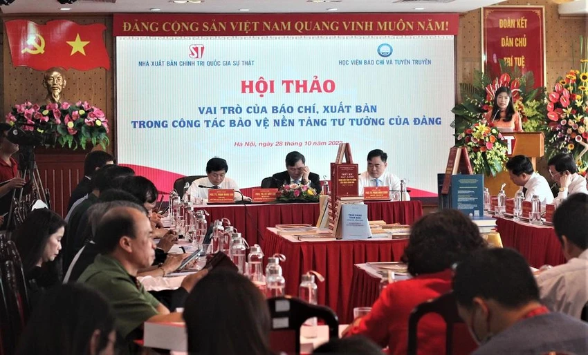 Các đại biểu trình bày tham luận tại hội thảo. Ảnh: VT Các đại biểu trình bày tham luận tại hội thảo. Ảnh: VT