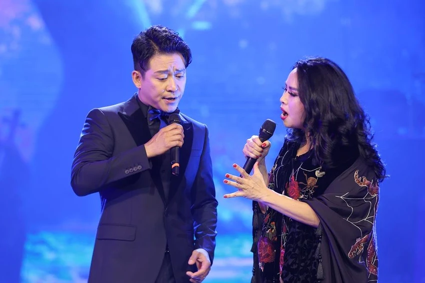 Ca sĩ Thanh Lam và Tuấn Hưng mở đầu với 'Không thể và có thể'. Ảnh: QUỐC KHÁNH Ca sĩ Thanh Lam và Tuấn Hưng mở đầu với 'Không thể và có thể'. Ảnh: QUỐC KHÁNH