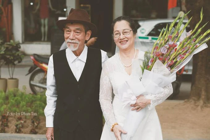 Bộ ảnh cưới của ông và vợ sau 50 năm ngày cưới. Bộ ảnh cưới của ông và vợ sau 50 năm ngày cưới.