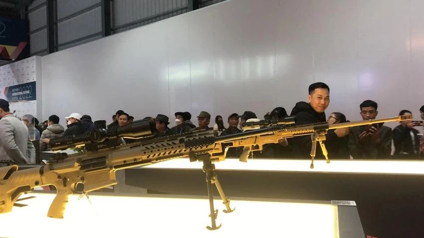 Các gian hàng công nghiệp quốc phòng trưng bày vũ khí đến từ hơn 30 quốc gia. Ảnh: VIẾT THỊNH trien-lam-quoc-phong-quoc-te-2022