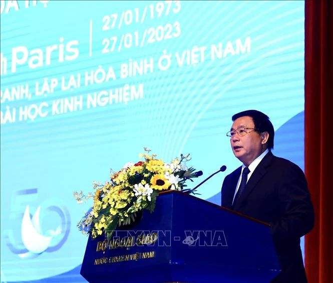 GS.TS Nguyễn Xuân Thắng, Uỷ viên Bộ Chính trị, Giám đốc Học viện Chính trị Quốc gia Hồ Chí Minh, Chủ tịch Hội đồng Lý luận Trung ương, phát biểu đề dẫn. Ảnh: TTXVN GS.TS Nguyễn Xuân Thắng, Uỷ viên Bộ Chính trị, Giám đốc Học viện Chính trị Quốc gia Hồ Chí Minh, Chủ tịch Hội đồng Lý luận Trung ương, phát biểu đề dẫn. Ảnh: TTXVN