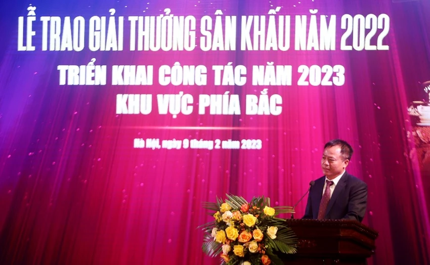 Tiến sỹ Nguyễn Đăng Chương - Phó Chủ tịch Hội Nghệ sỹ Sân khấu Việt Nam, Chủ tịch Hội đồng nghệ thuật phát biểu tại Lễ trao giải. Ảnh: QUANG TẤN