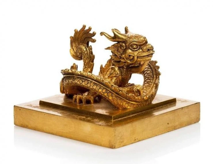 Kim ấn 'Hoàng đế chi bảo'. Kim ấn 'Hoàng đế chi bảo'.