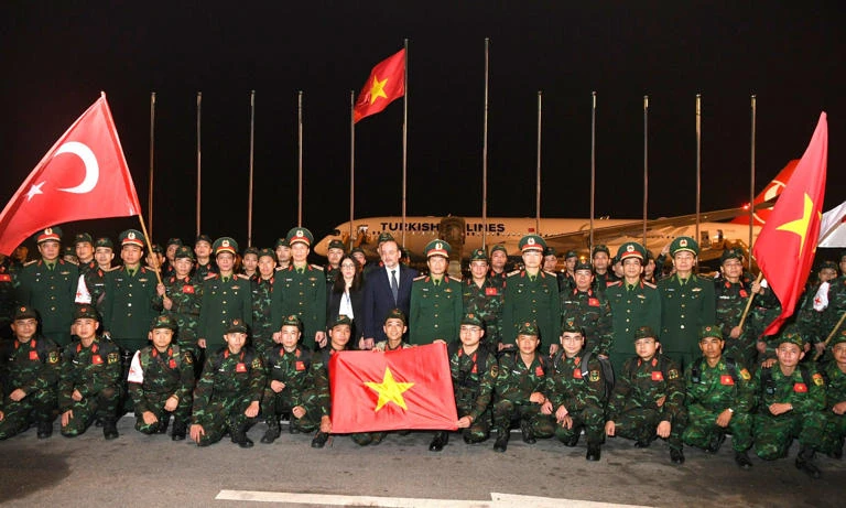 Đoàn QĐND Việt Nam sẵn sàng lên đường tới thực hiện nhiệm vụ tại Thổ Nhĩ Kỳ. Ảnh: QPVN Đoàn QĐND Việt Nam sẵn sàng lên đường tới thực hiện nhiệm vụ tại Thổ Nhĩ Kỳ. Ảnh: QPVN
