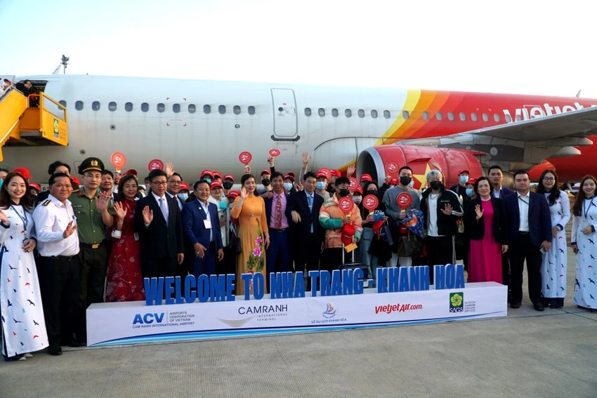 Các du khách Trung Quốc đầu tiên đến Khánh Hòa trong năm 2023. Ảnh: TQ.