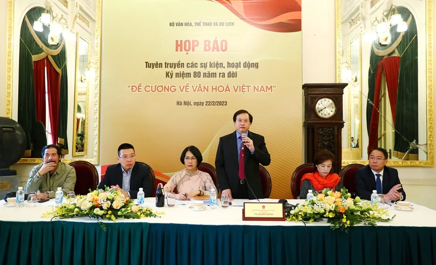 Thứ trưởng Bộ VH-TT&DL Tạ Quang Đông trả lời câu hỏi của báo chí. Ảnh: TH Thứ trưởng Bộ VH-TT&DL Tạ Quang Đông trả lời câu hỏi của báo chí. Ảnh: TH