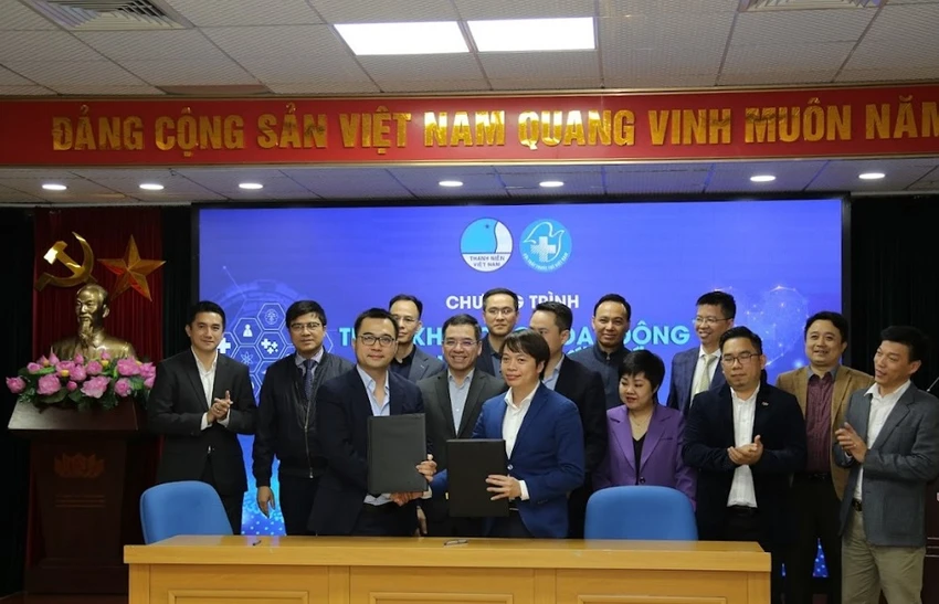 Các đơn vị ký kết triển khai chương trình ‘Khởi nghiệp số Y tế Clinic4.0’. Ảnh: VT