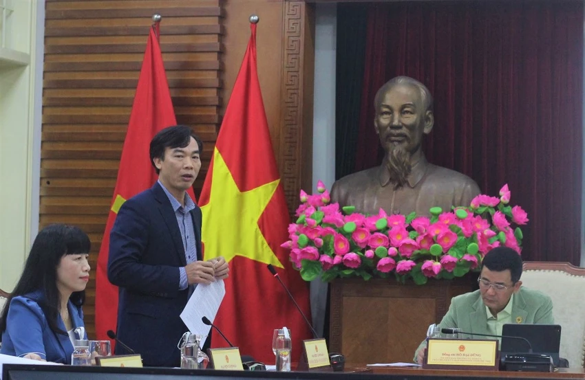 Đại diện Tỉnh Phú Thọ trả lời câu hỏi của báo chí. Đại diện Tỉnh Phú Thọ trả lời câu hỏi của báo chí.