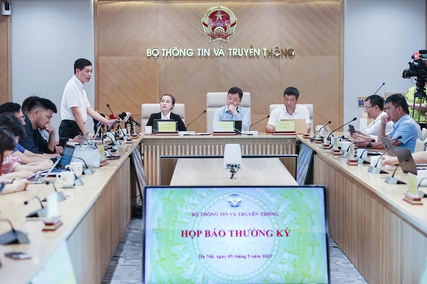 Ông Nguyễn Thành Phúc,Cục trưởng Cục Viễn thông trả lời câu hỏi của báo chí. Ảnh: Bộ TT&amp;TT.