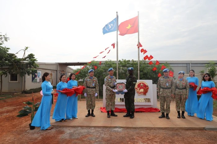 Thiếu tướng Emmanuel Rugazora, Chỉ huy trưởng quân sự phân khu Unity tham dự buổi khánh thành. Ảnh: BVDC2.4. Thiếu tướng Emmanuel Rugazora, Chỉ huy trưởng quân sự phân khu Unity tham dự buổi khánh thành. Ảnh: BVDC2.4.