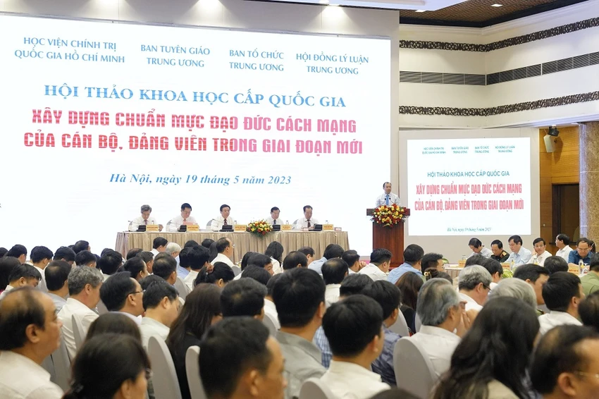 Tại hội thảo, các đại biểu đã phân tích, đánh giá thực trạng việc thực hiện các chuẩn mực đạo đức cách mạng của cán bộ, đảng viên hiện nay.