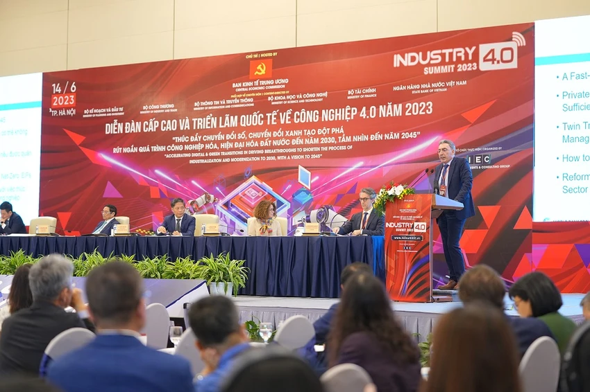 Diễn đàn có gần 30 báo cáo chính từ các bộ, ngành, các tổ chức quốc tế, cộng đồng doanh nghiệp và các chuyên gia, nhà khoa học có uy tín cao. Ảnh: BTC. Diễn đàn có gần 30 báo cáo chính từ các bộ, ngành, các tổ chức quốc tế, cộng đồng doanh nghiệp và các chuyên gia, nhà khoa học có uy tín cao. Ảnh: BTC.
