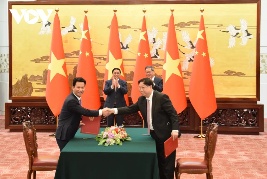 Nhiều văn bản đã được ký kết. Ảnh: VOV Nhiều văn bản đã được ký kết. Ảnh: VOV